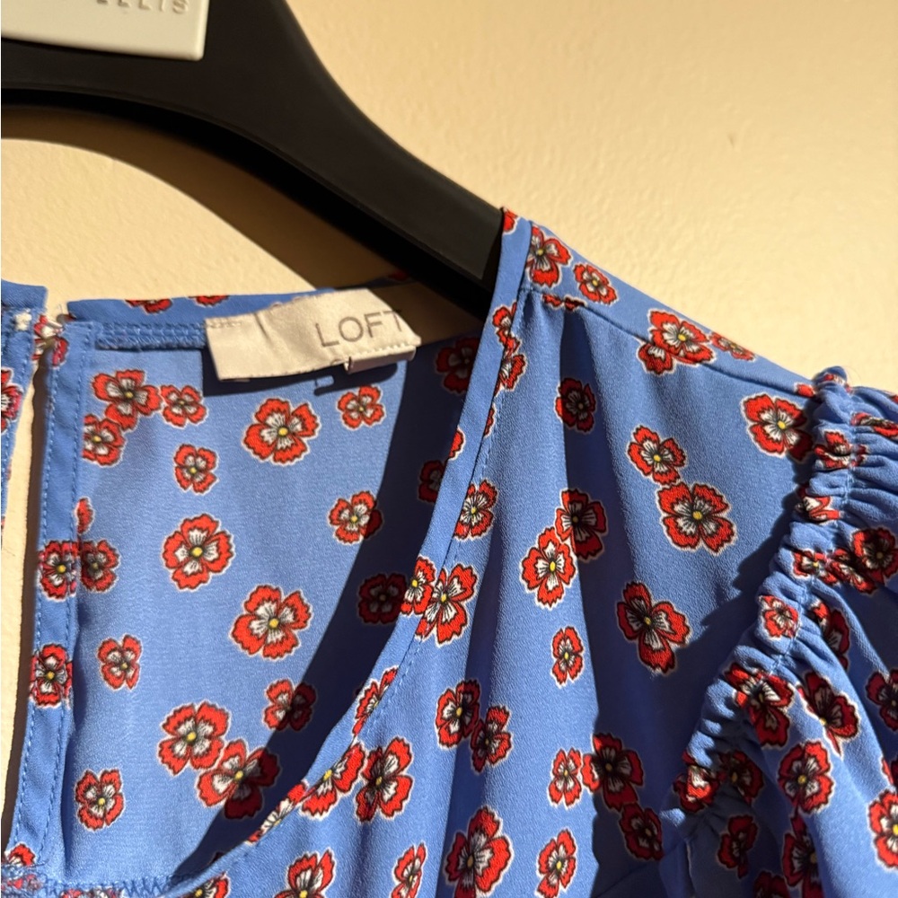LOFT Blue Rayon Floral Blouse - Women's - Picture 8 of 9